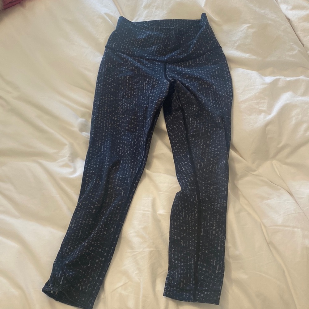 Cropped pattern lululemon leggings